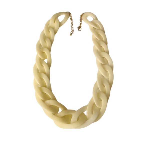 Kenneth Jay Lane Jewelry - Kenneth Jay Lane 34” Resin Oval Link Necklace Adjustable Gold Closure